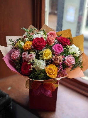 Mixed 18 Roses